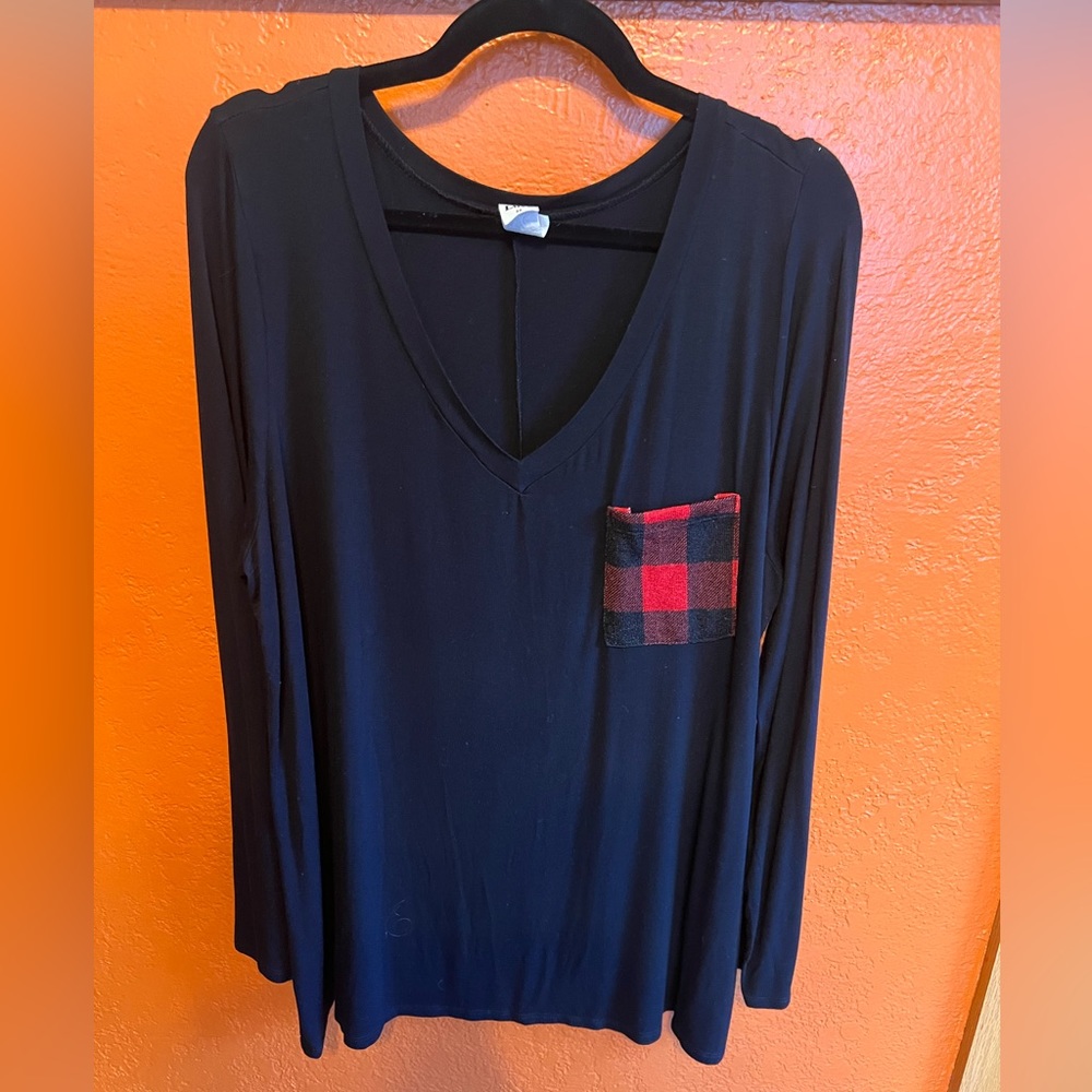 Sew In Love 2X long sleeve v neck pocket‎ tee